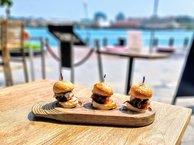 The Queen & Mangosteen