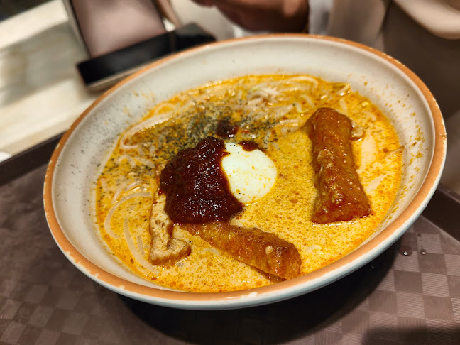 Heavenly Wang @ Changi Airport Terminal 1 Departure - Singapore