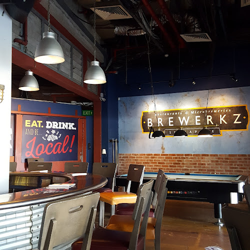 Brewerkz Riverside Point - Hospitality and gastronomy