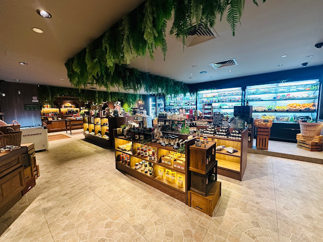 Surrey Hills Grocer - Woodleigh Mall (Pet Friendly)