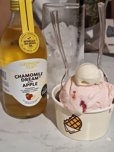 Opinii despre Overscoop (Orchard Central): Freshly Made Waffles în Singapore - Hospitality and gastronomy