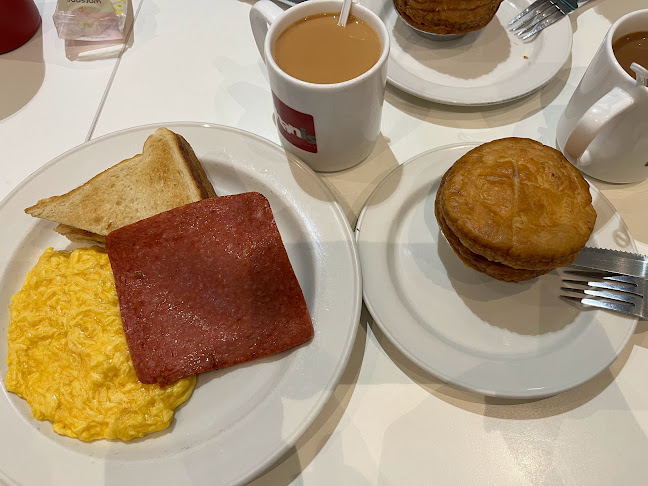 Hanis Café & Bakery