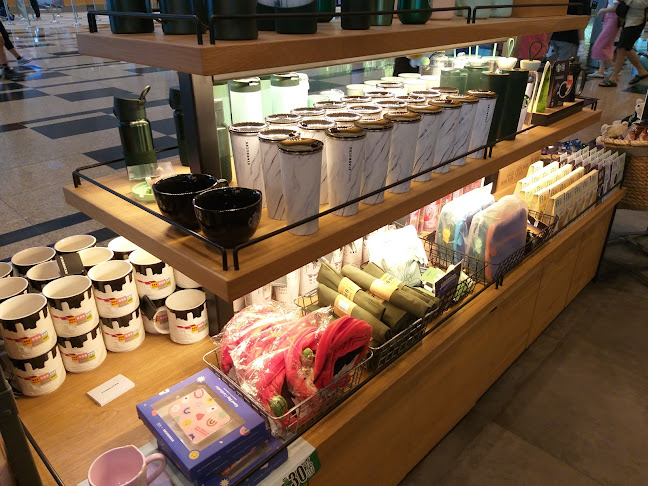 Starbucks Terminal 3 Departure Hall