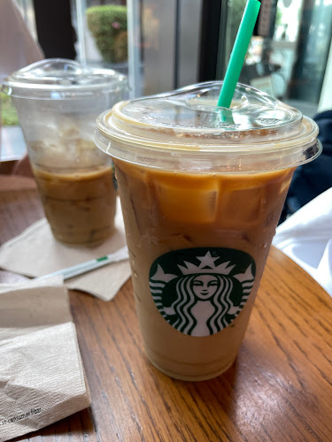 Opinii despre Starbucks Zhongshan Mall în Singapore - Hospitality and gastronomy