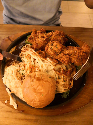 Fatty Bom Bom Sizzle - Hospitality and gastronomy