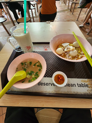 Comentarii opinii despre 254 Fishball Minced Meat Noodle 魚圓肉脞面