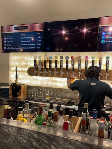 Brewerkz One Fullerton - Hospitality and gastronomy