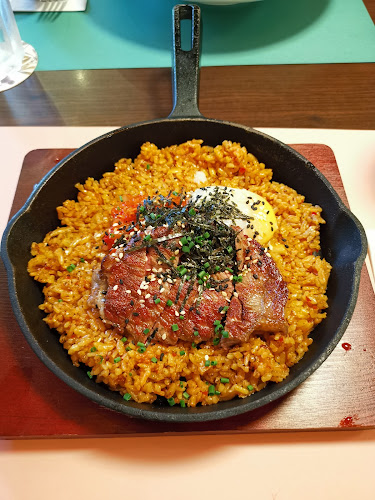 8 Sinaran Dr, #01-02/04 Oasia Hotel, Singapore 307470