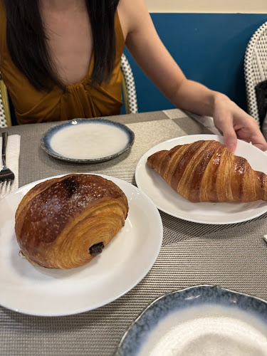 15 Swan Lake Ave, Opera Estate, Singapore 455711