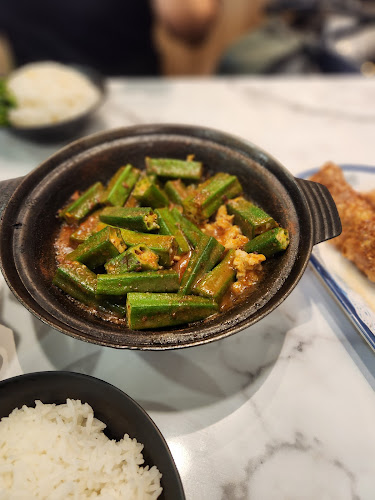 Lau Wang Claypot Delights @ Singpost Centre - Singapore