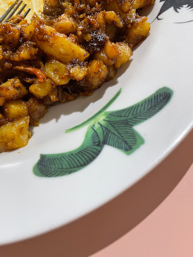 137 Tampines St. 11, #01-07 Round Market & Food Centre, Singapore 522137