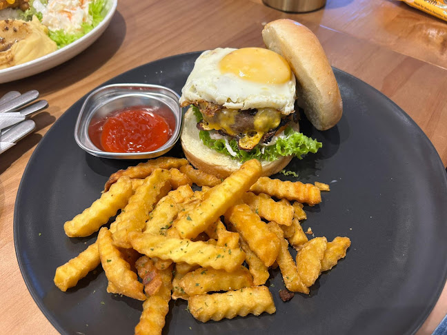 Opinii despre Waiting Bar & Restaurant în Singapore - Hospitality and gastronomy