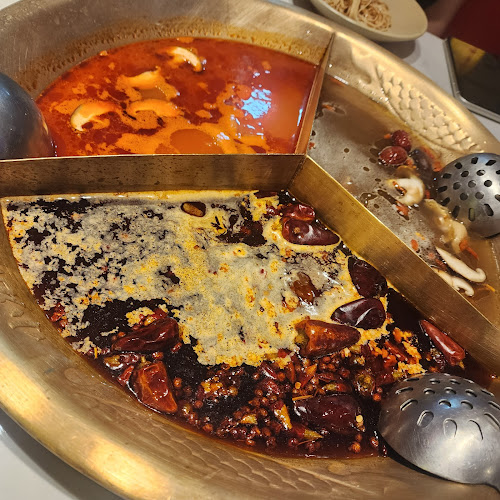 Comentarii opinii despre 小龙坎 Xiao Long Kan Hotpot (Westgate)