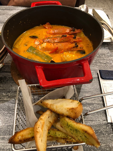 Poulet - White Sands - Hospitality and gastronomy