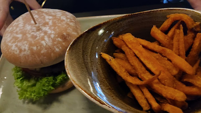 Opinii despre SERVUS German Burger Grill | VIVOCITY în Singapore - Hospitality and gastronomy