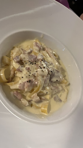 #881, Singapore 279893