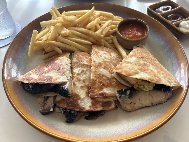 Crossroads Cafe - Hospitality and gastronomy