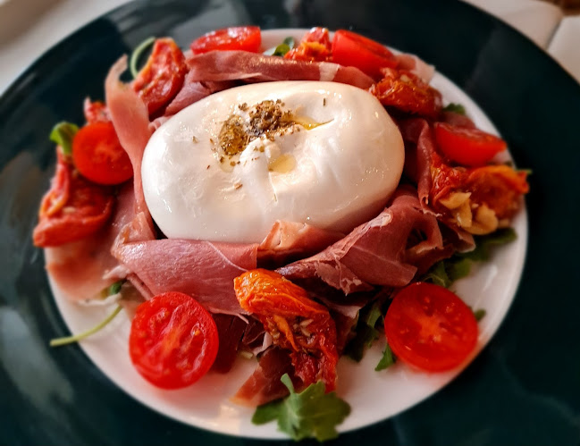 R Italian Kitchen & Smokehouse