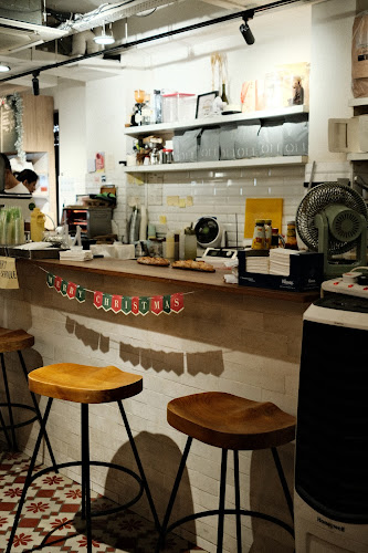 63 E Coast Rd, #01-06, Singapore 428776