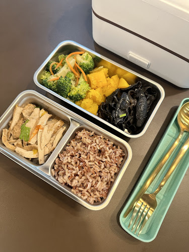 Ru Yi Vegetarian 如意素食 - Hospitality and gastronomy