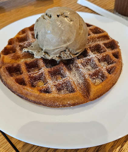 7 Ang Mo Kio Street 66, #01-08 Flora Vista, Singapore 567708