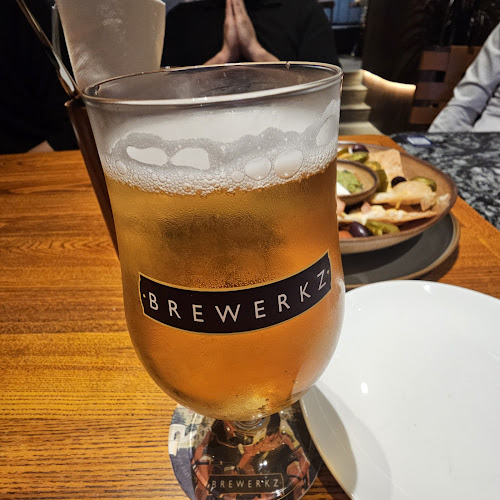Brewerkz One Fullerton - Hospitality and gastronomy