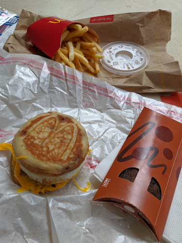 Comentarii opinii despre McDonald's Singapore Polytechnic