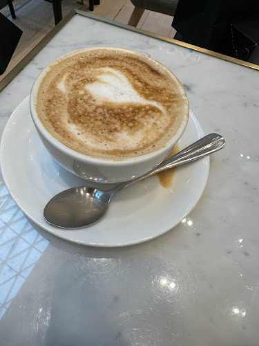 Opinii despre Lady M @ Jewel Changi Airport în Singapore - Hospitality and gastronomy