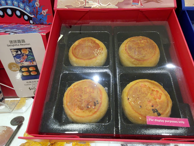 20 Ah Hood Rd, #01-10/13 Zhongshan Mall, Singapore 329984