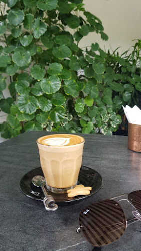 Comentarii opinii despre Symmetry