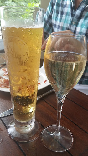 Opinii despre Check It Out Pub & Cafe în Singapore - Hospitality and gastronomy