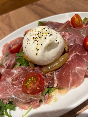 557 Bukit Timah Rd, #01-03 Crown Centre, Singapore 269694