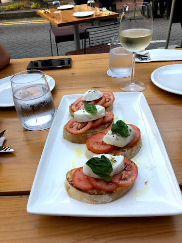 8 Haji Ln, Singapore 189201