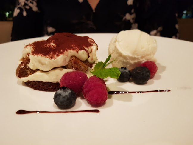 Opinii despre Waterfall Ristorante Italiano în Singapore - Hospitality and gastronomy