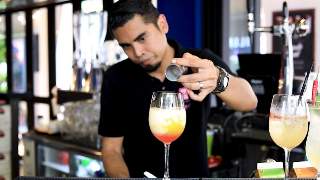 Opinii despre D'SKUNKS LOUNGE în Singapore - Hospitality and gastronomy