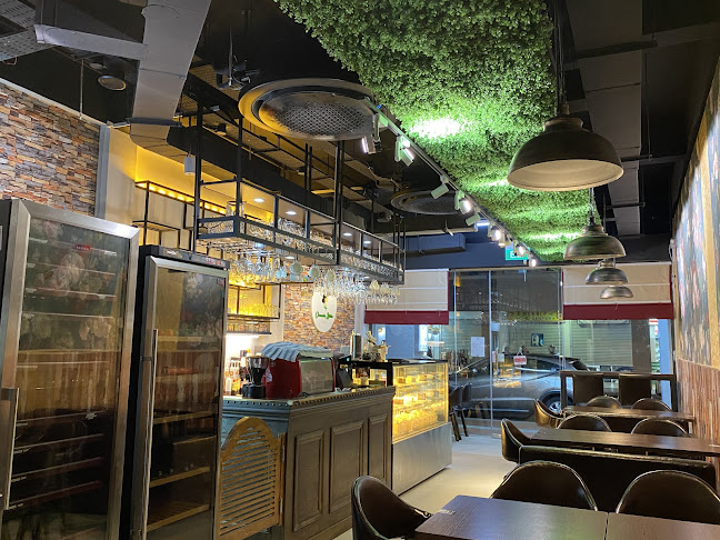 Chezcake Bistro - Hospitality and gastronomy