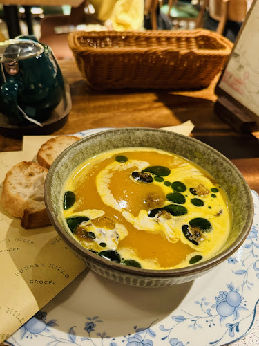 Opinii despre Surrey Hills Grocer - Woodleigh Mall (Pet Friendly) în Singapore - Hospitality and gastronomy