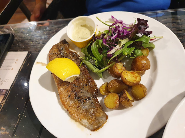 Knots Cafe & Living (Pasir Panjang)