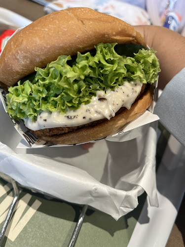 VEGANBURG Jalan Eunos - Hospitality and gastronomy