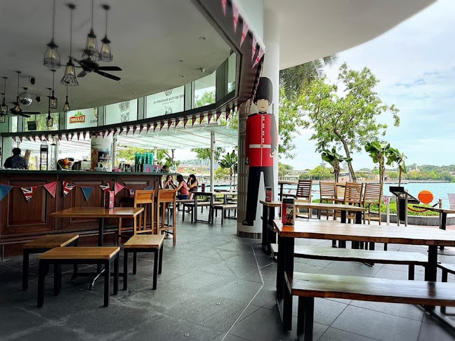 The Queen & Mangosteen