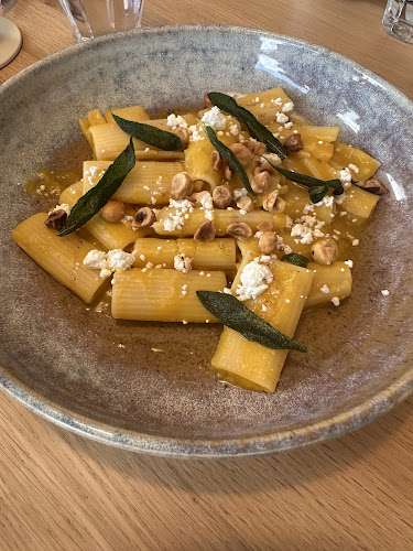 211 Holland Ave, #04-03 Holland Road Shopping Centre停车, Singapore 278967