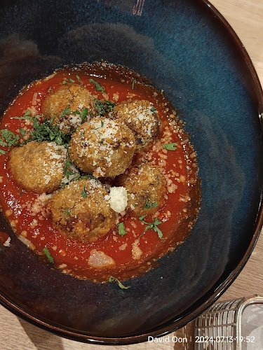 Peperoni Pizzeria @ Upper Thomson - Hospitality and gastronomy