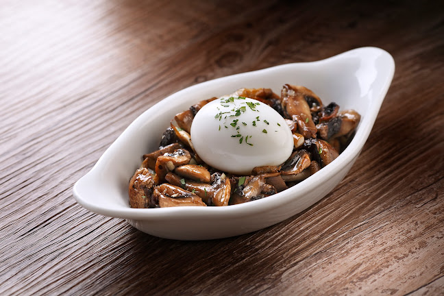 Poulet - VivoCity - Hospitality and gastronomy