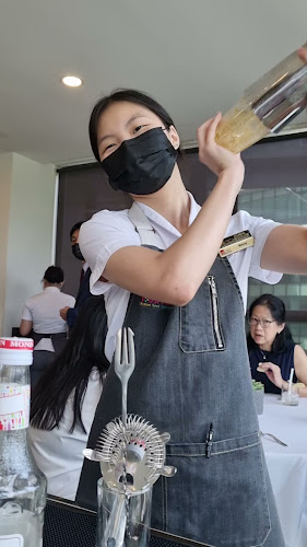 Opinii despre Amber West în Singapore - Hospitality and gastronomy