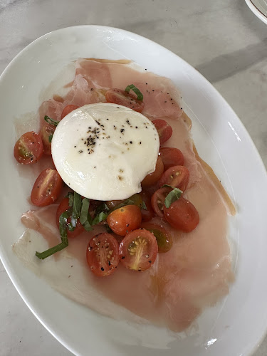 Opinii despre Burrata Joy & Gustavo Lapasta Bukit Timah în Singapore - Hospitality and gastronomy