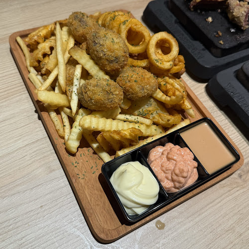 930 Yishun Avenue 2, South Wing, B1-182/183 Northpoint City, Singapore 769098