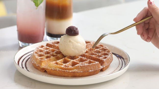 Opinii despre Overscoop (Orchard Central): Freshly Made Waffles în Singapore - Hospitality and gastronomy