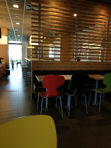 McDonald's Pasir Ris Sports Complex - Hospitality and gastronomy