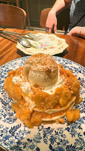 Surrey Hills Grocer - Woodleigh Mall (Pet Friendly) - Singapore