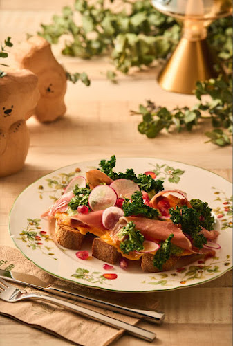 Opinii despre Surrey Hills Grocer - Woodleigh Mall (Pet Friendly) în Singapore - Hospitality and gastronomy